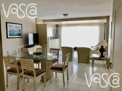 Apartamento a la venta en Lincoln Center, piso alto 2 dorm, dorm de servicio y 2 baños.