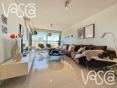 Apartamento a la venta de 2 dormitorios, 2 baños y toilette 