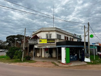 Giannattasio acera sur prox Costa Urbana , 25 mts de frente, local esquina 100 m2 !!