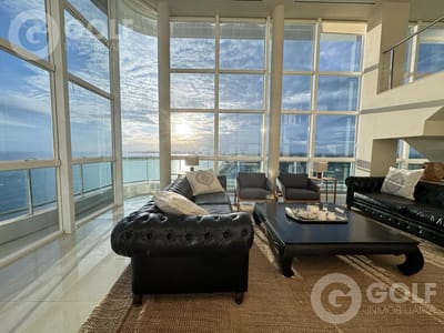 Venta de exclusivo dúplex 4 dormitorios sobre Playa Mansa Punta del Este