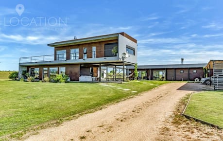 Venta Casa barrio 5 dormitorios cerrado El Quijote, Camino Eguzquiza
