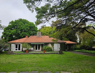 Venta importante terreno de 4488 m² con dos casas  sobre  Bulevar Artigas-Jacinto Vera