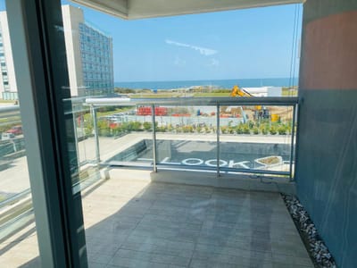 Apartamento 2 dormitorios, 2 baños, vista al mar