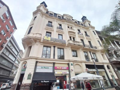 Gran loft duplex ,76m2 frente a Plaza Matriz con la mejor vista !!