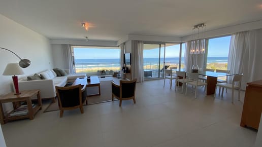 Apto con vista al mar, parrillero propio, 3 suites  servicio, Temp 2022 - Playa Brava