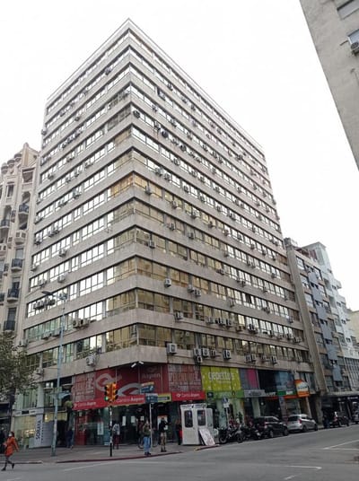 oficina- Plaza Independencia , 600 m2 , gge x1, vista a tres frentes , piso alto !!