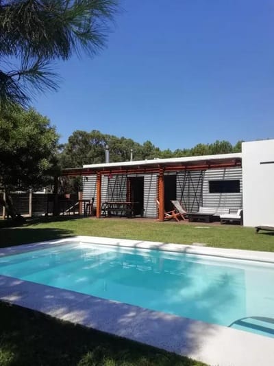 Casa de 2 dormitorios con piscina en punta ballena