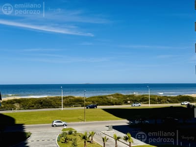 Venta Departamento 2 dormitorios  Playa Brava Torre Trump Punta del Este