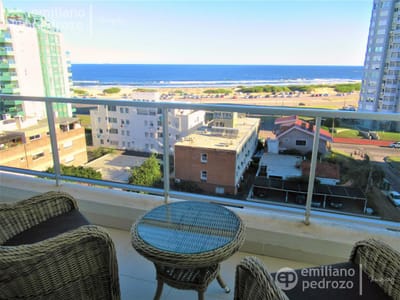 Venta apartamento 2 dormitorios y medio playa brava