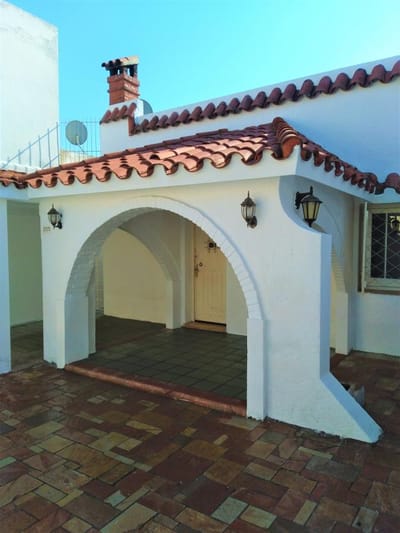 Venta - Casa de 4 dormitorios - Carmelo - Zona centro
