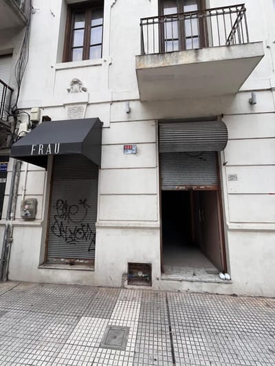 Alzaibar y Peatonal Sarandi, 80 m2, 5 mts de frente , reciclado !!