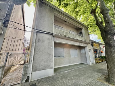 Casa en venta de 2 dormitorios con patio céntrica