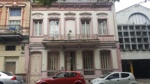 Maldonado y Andes, 620 m2 construídos, excelente estado, 10 dormitorios,fondo con parrillero !!