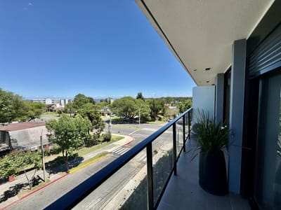 Apartamento en venta o alquiler de 1 dormitorios en edificio a metros de la Rambla