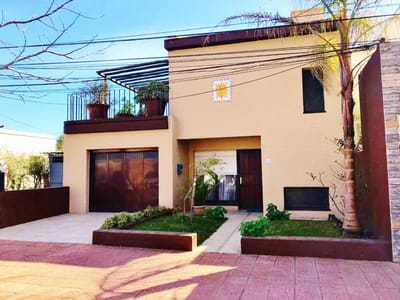 Colonia - Venta casa de 3 dormitorios céntrica