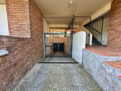 Colonia - Alquilamos cochera cerrada o para guardilla de cosas