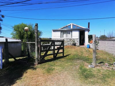 Colonia - Venta de complejo de casa de 2 dormitorios con apartamentos