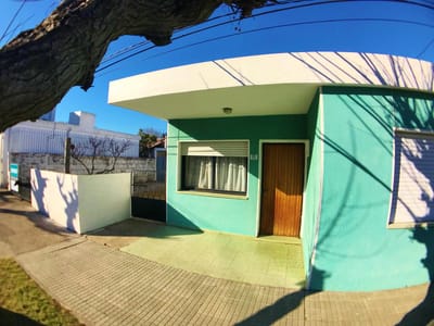 Colonia - Venta casa de 2 dormitorios patio y garage, céntrica