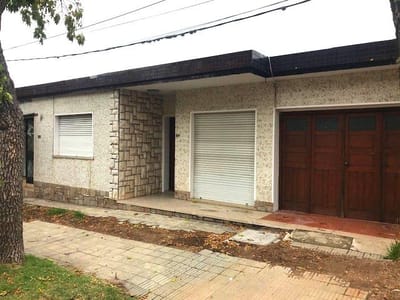 Colonia - Venta casa de 3 dormitorios con apartamentos