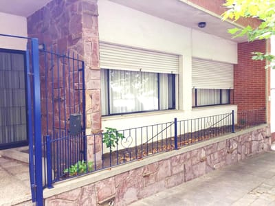 Colonia - Venta casa 2 dormitorios con patio céntrica