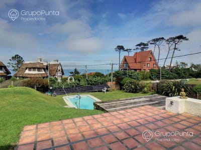 Casa con piscina climatizada y  vista al mar en alquiler  en Pinares  - Punta del Este