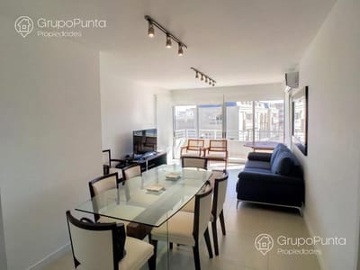 Departamento en venta con 3 dormitorios , balcon con parrillero , cochera - Playa Mansa Punta del este