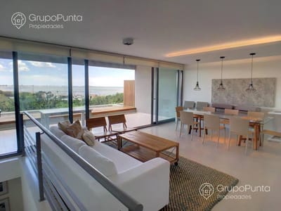 Departamento duplex con jardin  frente al mar en Punta Ballena