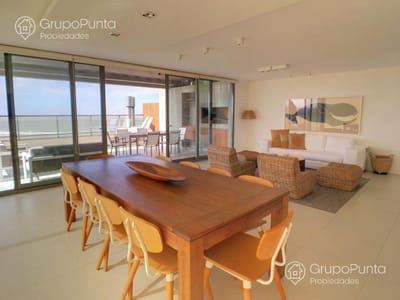 Departamento 3 dormitorios frente al mar  Punta Ballena