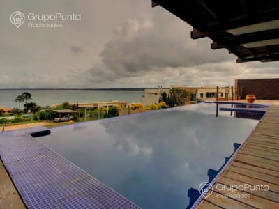 Casa con piscina   vista al mar en Punta Ballena