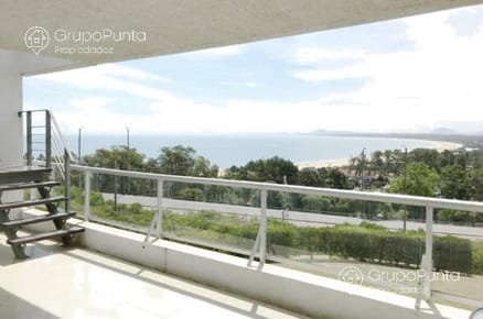 Departamento en alquiler - venta de dos dormitorios con vista al mar- Punta Ballena