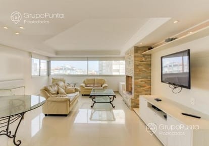 Departamento en venta en Punta del Este de 3 dormitorios 3 baños, garaje.
