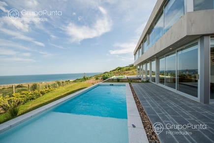 Departamento duplex con piscina frente al mar  Punta Ballena