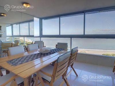 Departamento  frente al mar con amenities en alquiler en  Punta del Este