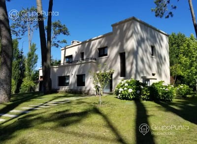Casa moderna  en barrio privado en Punta del Este