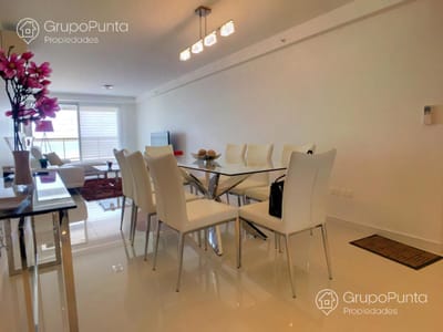 Apartamento dos dormitorios frente al  mar en punta del este ,   look brava