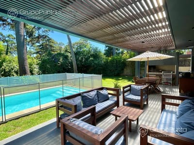 Casa con piscina en alquiler Temporal  en Punta del Este  , 3 dormitorios -  Playa Mansa