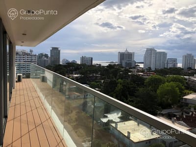 Departamento de 2 dormitorios  en venta en edificio Chronos-playa brava
