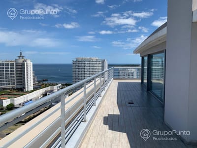 Duplex Penthouse  en venta - alquiler -alquiler anual en  Playa Mansa, zona conrad
