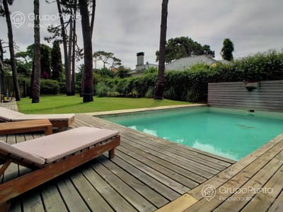 Hermosa Casa con piscina  4 Dormitorios en Parada 7,  Playa Mansa - alquiler temporada