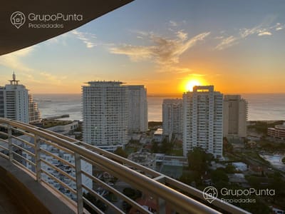 Departamento de 4 dormitorios  con vista al mar - Playa Mansa Ref:1140