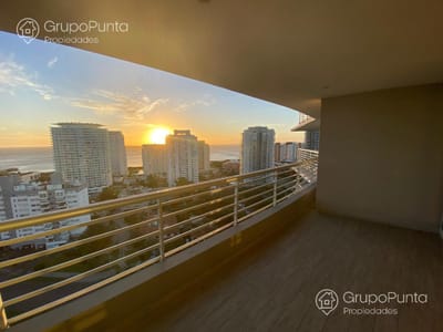 Departamento con vista al mar  en Alexander Boulevar- Playa Mansa
