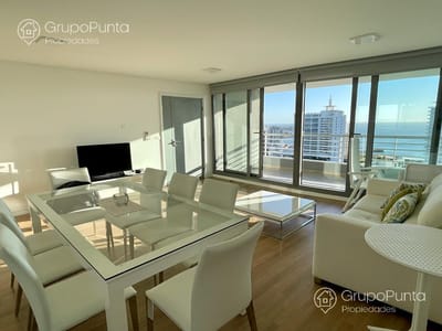 Departamento en venta de 2 dormitorios con vista al mar-  Playa Mansa, zona Conrad Ref:0322
