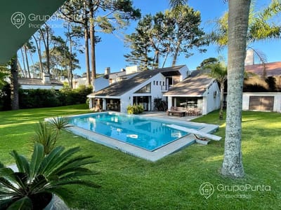 Casa en venta y alquiler temporal  con piscina muy cerca del mar -  Cantegril -Playa Mansa