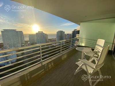 Departamento en venta de 2 dormitorios -  Playa Mansa, zona Conrad Ref:4030