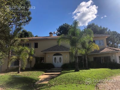 Casa con piscina  en barrio privado - La Arbolada