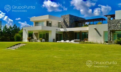Chacra moderna  en barrio privado - Manantiales - Punta del Este