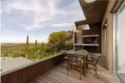 Departamento duplex  en Punta Ballena , terraza con parrilero -Edificio Q