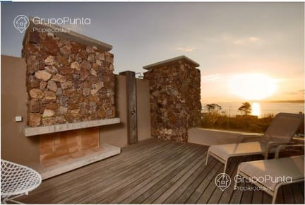 Moderno Departamento en  Punta Ballena, con parrillero, vista al mar