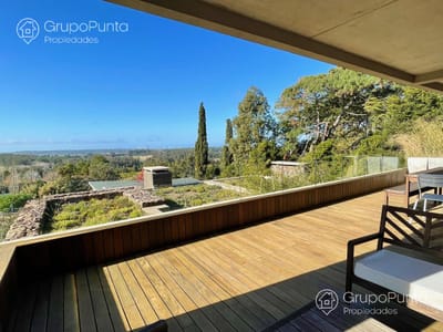 Departamento duplex   2 dormitorios , terraza con parrilero. Edificio Q - Punta Ballena