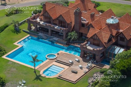 Gran Mansion en Punta del Este, playa mansa, mas de 7 dormitorios en primera línea